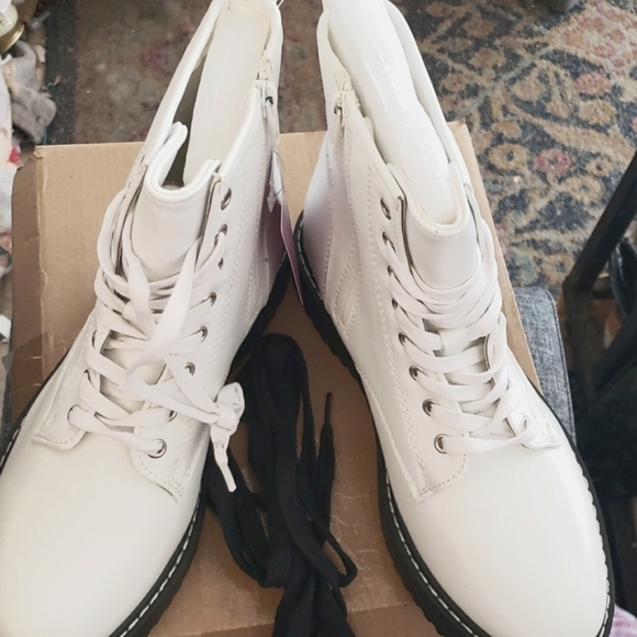 Hawkwell White Combat Side Zipper Lace up Ankle Booties Size 8.5 - Picture 2 of 10